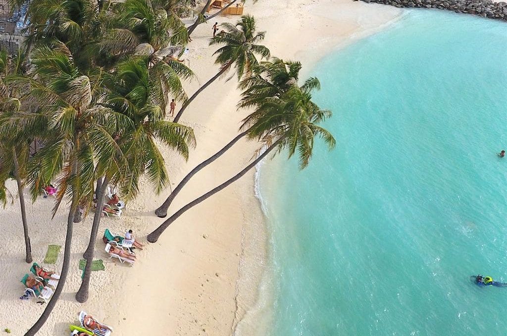 Maffushi Bikini beach